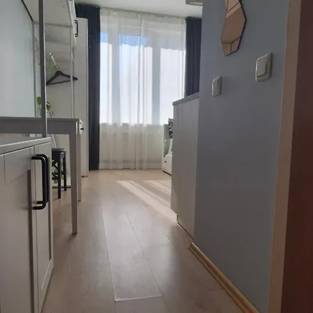 Perfect For Solo Travelers Compact And Comfy Appartamento Riga